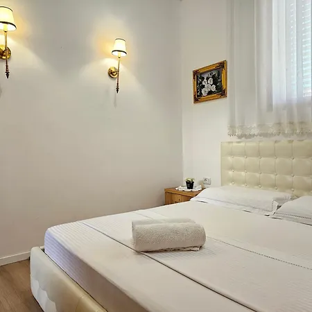 River Escape - Private Beach, Scenic View & Bbq Villa Tepelena