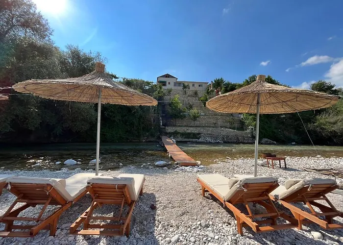 Vila River Escape - Private Beach, Scenic View & Bbq Tepelene