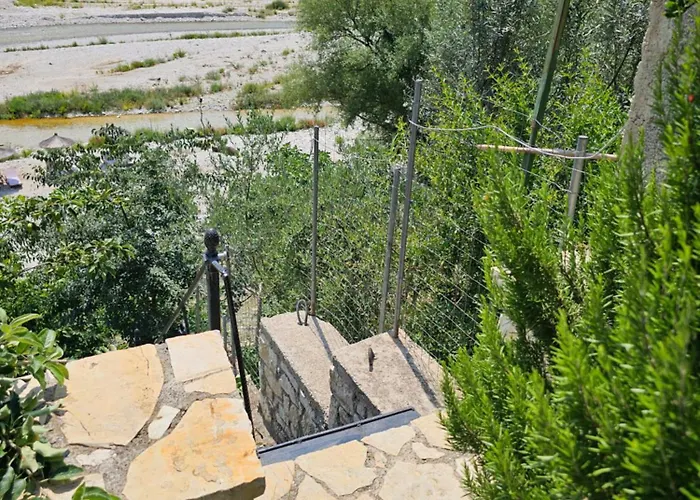 River Escape - Private Beach, Scenic View&bbq