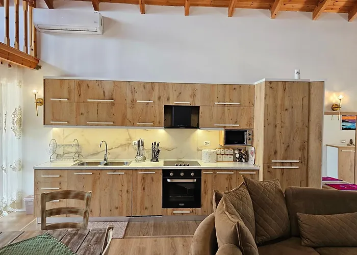River Escape - Private Beach, Scenic View & Bbq