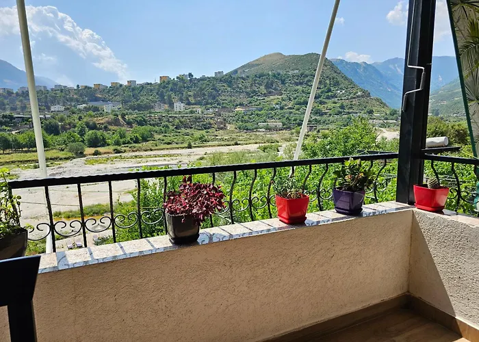 Villa River Escape - Private Beach, Scenic View&bbq