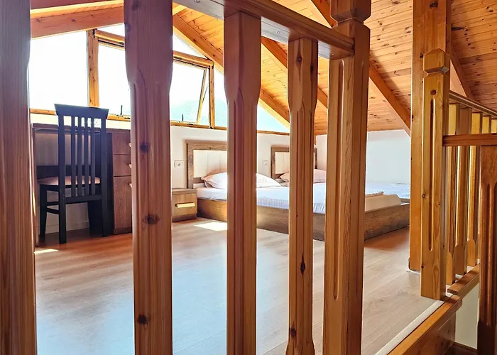 River Escape - Private Beach, Scenic View&bbq Villa
