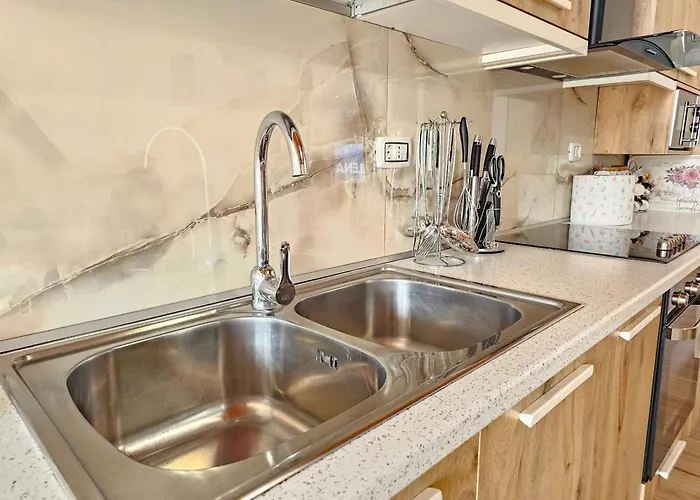 Villa River Escape - Private Beach, Scenic View&bbq